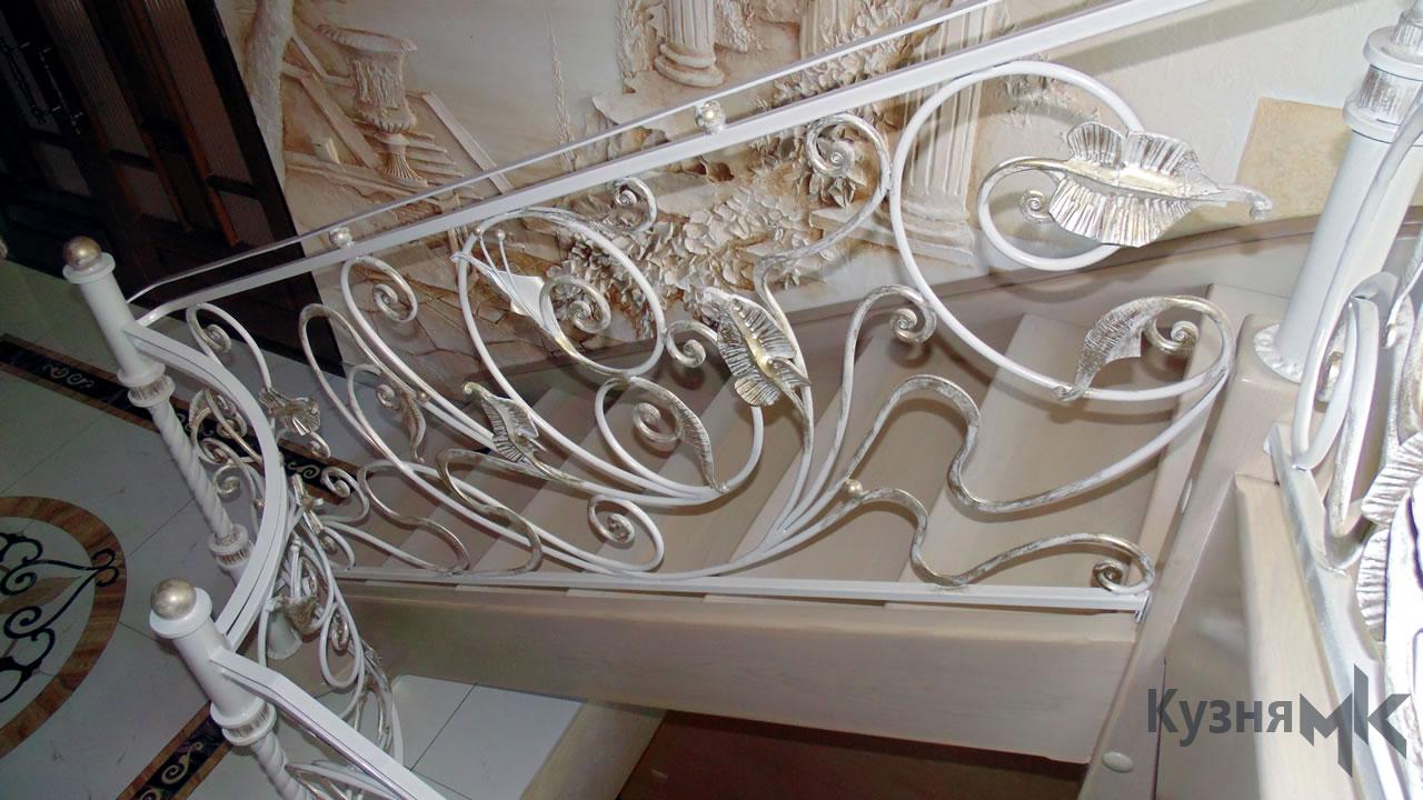 Ковані перила на сходах в будинку